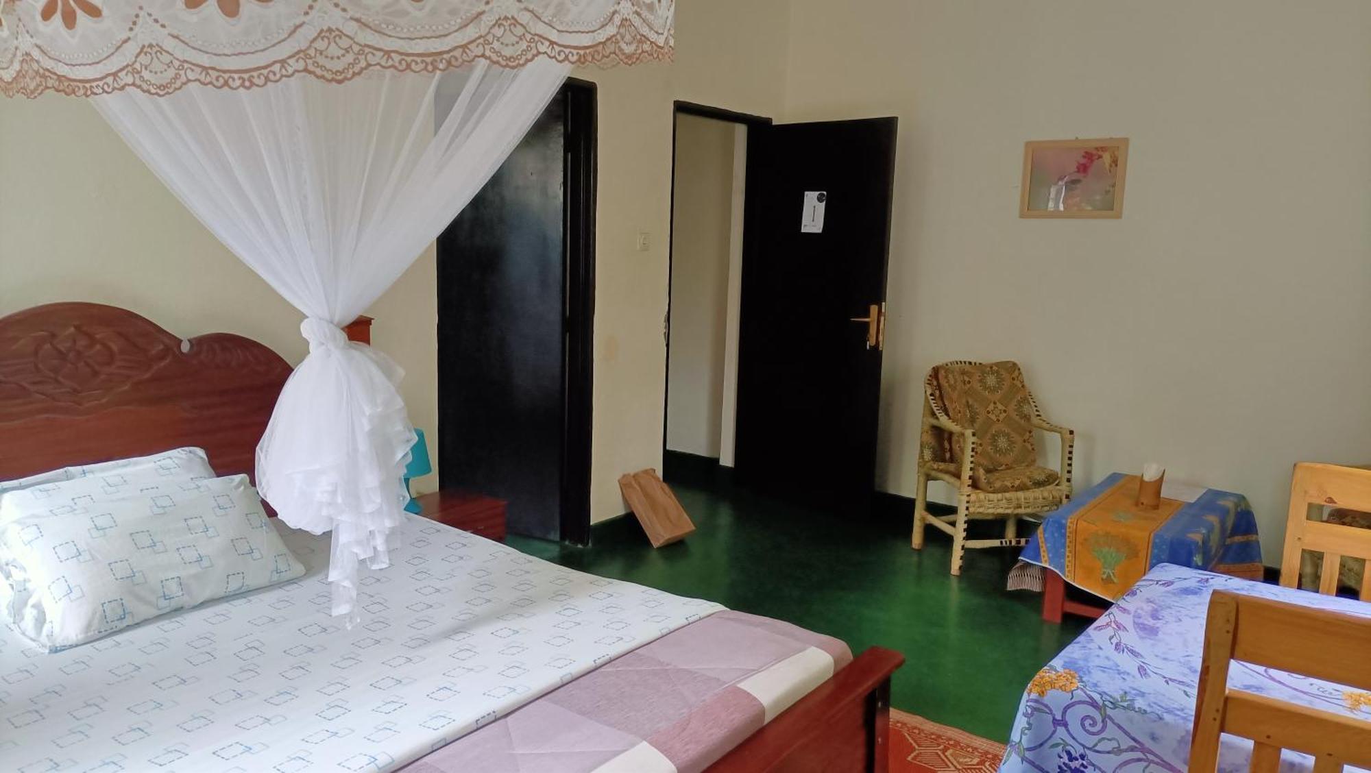 Colibri Taverne & Guest House Gisenyi Bilik gambar