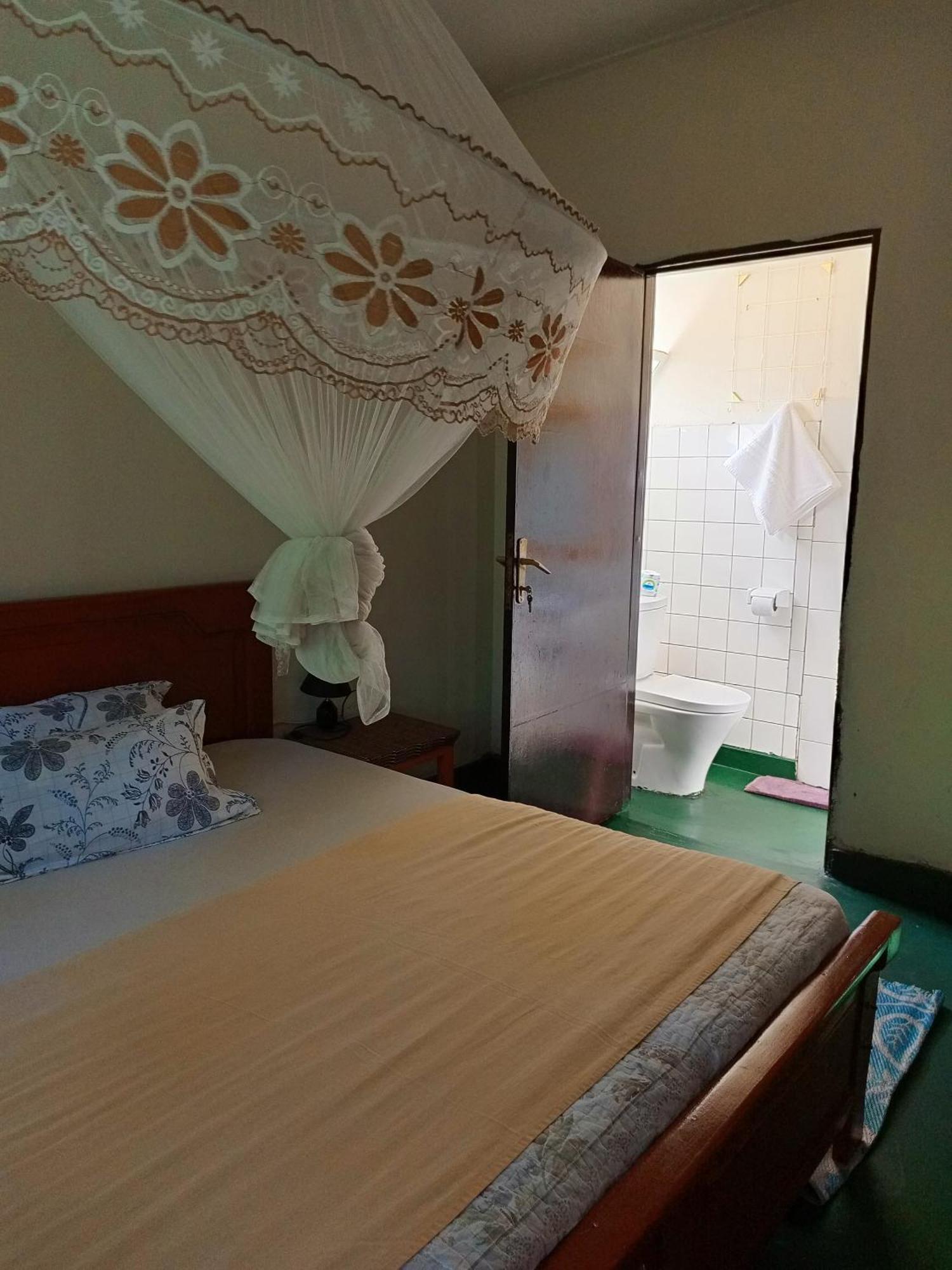 Colibri Taverne & Guest House Gisenyi Luaran gambar